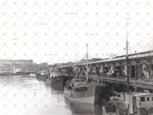 Navires quai port pêche Base sous Marine Lorient